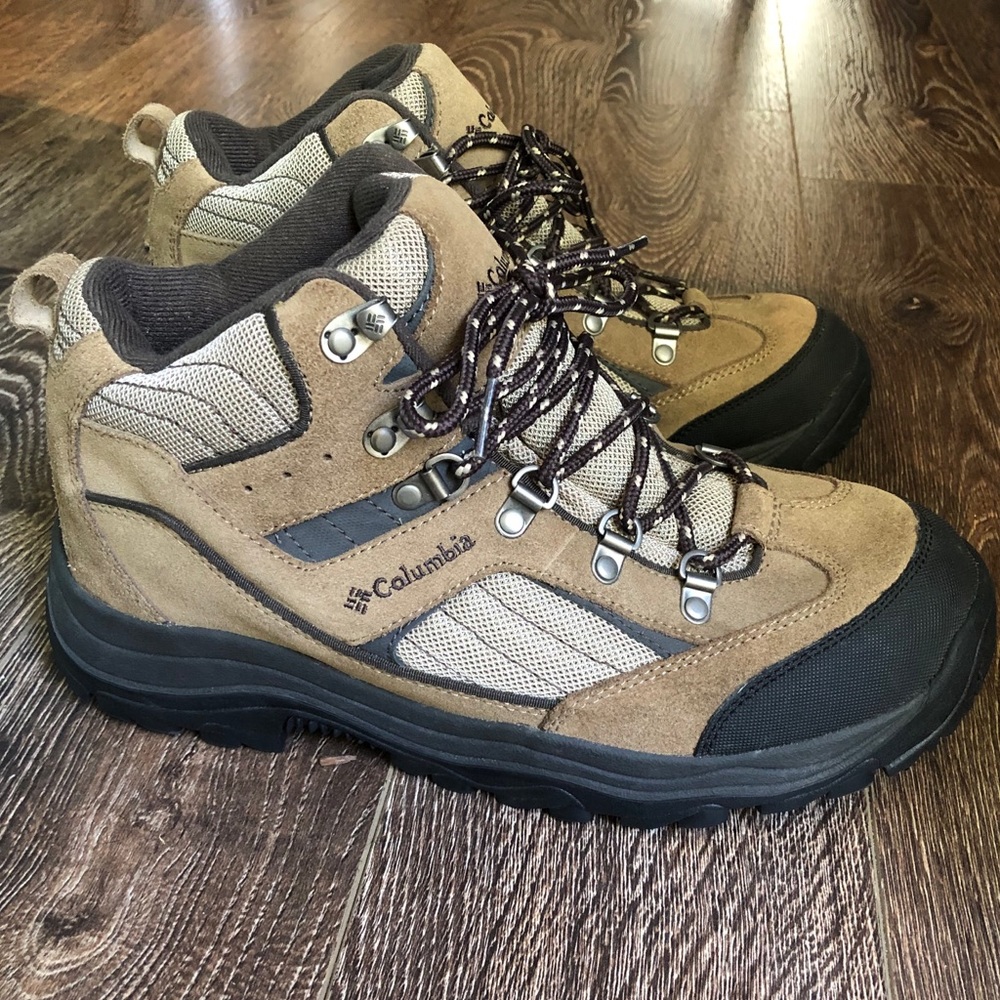 Never worn Columbia Men’s Hiking Boots